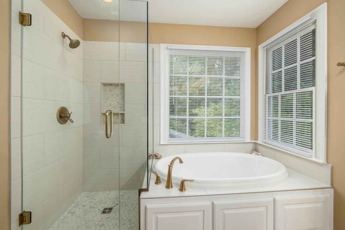 Bathroom Blinds Ideas: Blinds For Bathroom Windows