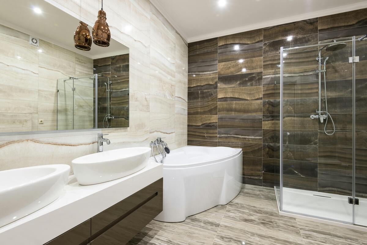 Shower Tray Sizes (UK): Walk-in Shower Cubicle Sizes Explained
